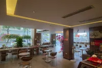 Four Seasons Hotel - breakfast