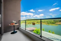 Xinhu Bay Resort Hotel (Chuxiong Xinghai Lake High-speed Rail Station Branch)