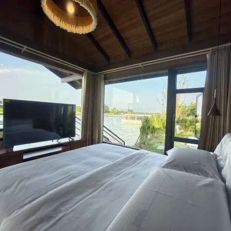 Qinhu Peninsula Resort Fishing Center