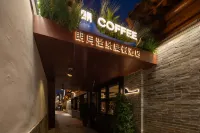 Langyue Hot‑spring Resort Homestay (Xinzhou Ancient Town Branch) - parking
