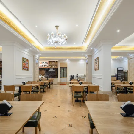 Vienna International Hotel (Yulin Zhongding Park Holiday)