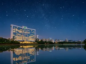 Lakeside Hotel