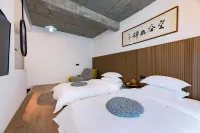 Floral Hotel·Qixili · Surround Mountain Stream & Private Hot Spring Designer Villa - balcony