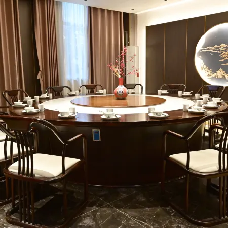 Xinhua Hotel