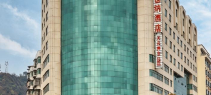 Vienna Hotel (Nandan Dongtian Jiuhai Scenic Area Jinfurong Square Branch) Hotel di Nandan