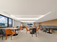 City Comfort Inn (Wuzhou Qiloucheng) - Mountain view