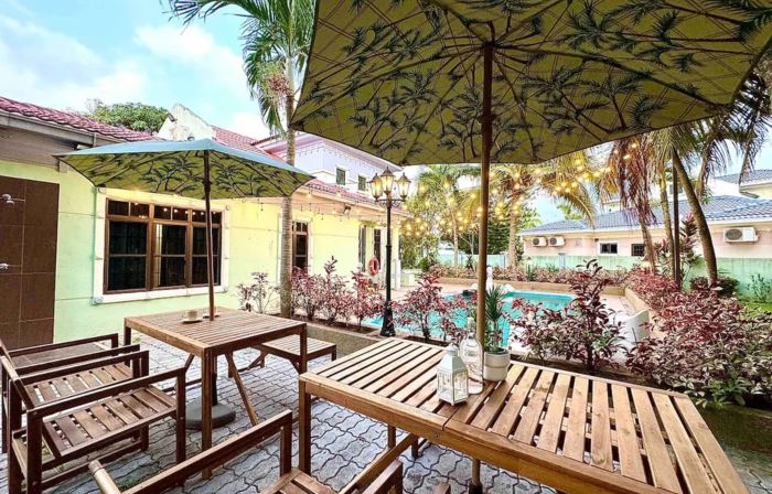 1051 A'Famosa Bungalow Private Garden Stage by SUMMERWOOD