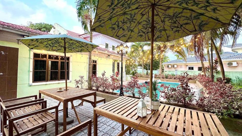 1051 A'Famosa Bungalow Private Garden Stage by SUMMERWOOD