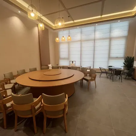 Poli Lijing Hotel (Gaozhou Yuehai Tandi Film and Television Service Center)