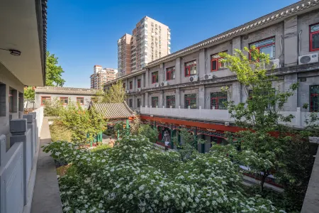 Floral Hotel·Beijing Renhexuan Hotel (Beijing Normal University Jishuitan Branch) Отели рядом с достопримечательностью «Beijing University of Posts and Telecommunications»