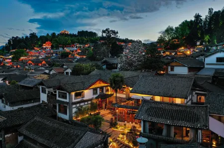 Cathay||Old town palace Inn (Lijiang Old Town Dashuiche Branch) Отели рядом с достопримечательностью «Square Market»