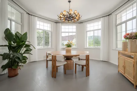 Cissé White Pigeon Homestay Отели рядом с достопримечательностью «Yuanxiangxiaozhen Sceneic Area»