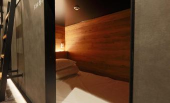 Rembrandt Cabin & Spa Shimbashi - Caters to Men