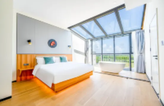 OLD FRIEND QI SHE Sanya Yalong Bay Bohou Village Store