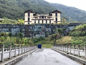 Dulongjiang Tianjing Hotel