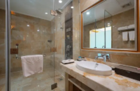 Grand Hotel (Aksu Tianbai Fashion Shopping Center)