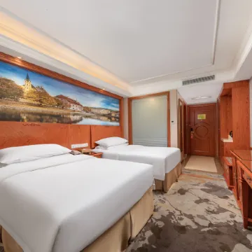 Vienna Classic Hotel (Shenzhen MixC Mall) Отели рядом с достопримечательностью «Парк Личи»