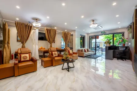 Hannah's House Отели рядом с достопримечательностью «Statue of Alexandre Yersin‎»