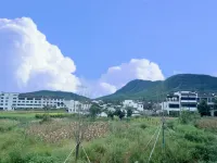 Vienna International Hotel (Huangshan Hongcun Scenic Area) - Mountain view