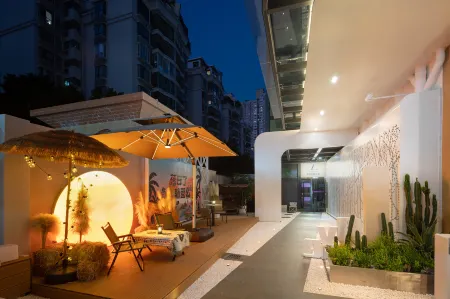 Naiwei L Executive Apartments (Coast City Nanyou Subway Station)