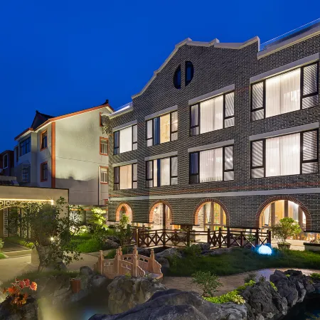 Floral Hotel · Jiashan Xitang Deyitang Hotel