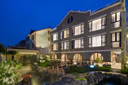 Floral Hotel · Jiashan Xitang Deyitang Hotel Отели в г. Цзяшань