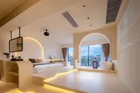Zhou Shang - balcony