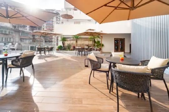 Art Star Hotel (Guangzhou Quzhuang Metro Station)