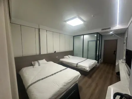 Yinan Meixiang Business Hotel Отели рядом с достопримечательностью «Prague Herb Garden»