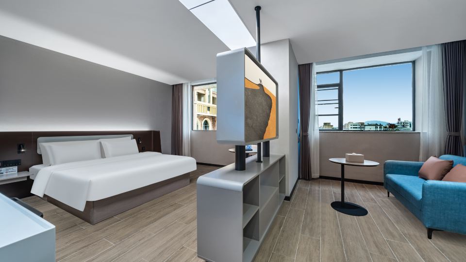Yahao Season 5 Hotel