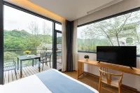 Returning to the original heart of seclusion, the beautiful abode