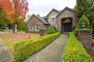 Vancouver Red House Hotels in Coquitlam
