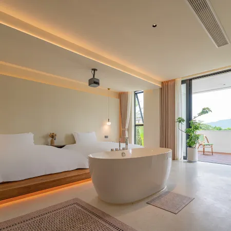 Yunfu Mountain Moon Light Luxury Resort Homestay (Tonglu OMG Heartbeat Paradise Store)