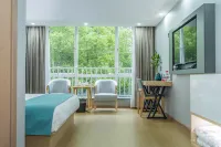 Sunshine Holiday Hotel Отели в г. Цзяноу