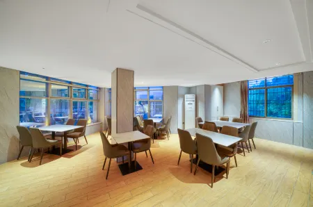 Yiyang hotel Отели рядом со станцией Yiyang Railway Station