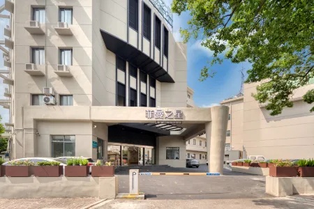 Feiman Star Movie Hotel (Huzhou Yilin Street) Отели рядом со станцией Huzhou Railway Station