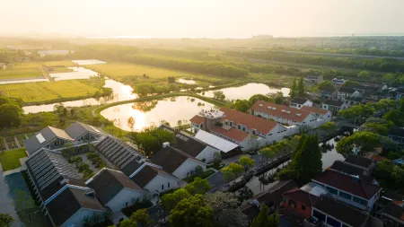 Jiangnan House  Yangcheng Lake Отели рядом с достопримечательностью «Xiao Fangfang Hall of Performing»