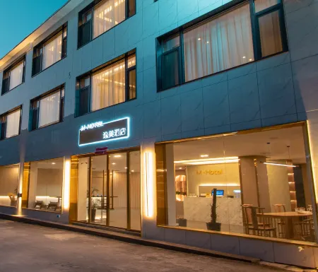 Yuntaishan Yimei Light Luxury Hotel (Shore Service area) Отели рядом с достопримечательностью «Wan Shan Temple»