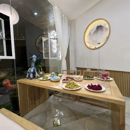 Nanshanshe Panorama Hotel (Xijiang Qianhu Miao Village Observation Deck Branch)