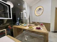 Nanshanshe Panorama Hotel (Xijiang Qianhu Miao Village Observation Deck Branch) Hotel di Leishan