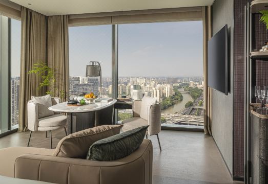 포시즌스 호텔의 현대적인 인테리어와 디자인