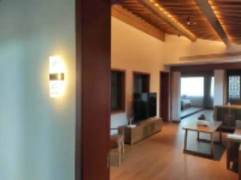 Juyi Yuanshe Homestay (Dongliu Ancient Town Old Street Branch)