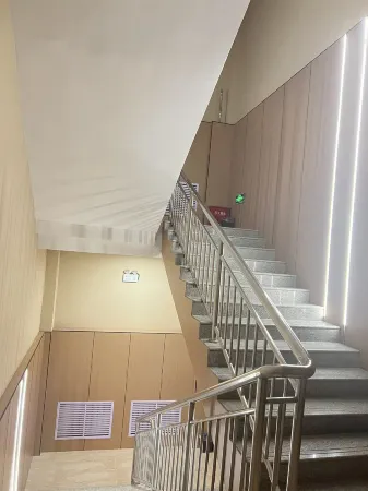 Super 8 Hotel (Farmers' Market)