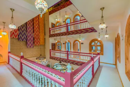 Red Willow Flower ·Terrace Garden Homestay Отели рядом с достопримечательностью «Xiang Fei Park»