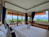 أكوا ريزورت فوكيت - نير بيتش آند تشالونج بيير Hotels near نقطة مشاهدة كاتا