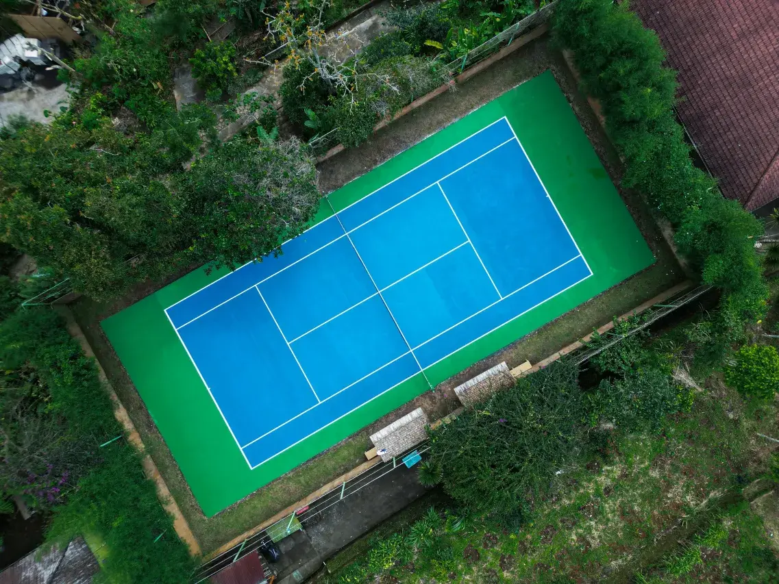 문둑 모딩 플랜테이션 빌라 내부 캐노피 침대