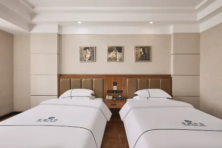 Dongpeng Hotel (Yichun International Business & Trade City Branch) Отели рядом с достопримечательностью «Yichun Child Normal College (New Campus)»