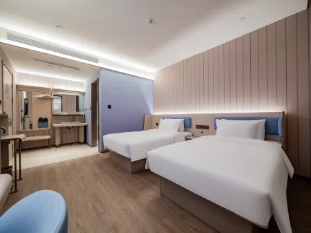 HanTing Hotel (Yulin Huancheng Bei Road) Отели рядом с достопримечательностью «Zhen Bei Tai»