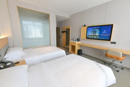 Elong R.YUN Hotel (Ulanqab Qahar Right Rear Banner) Отели рядом с достопримечательностью «Wulanhada Volcanic Grassland»