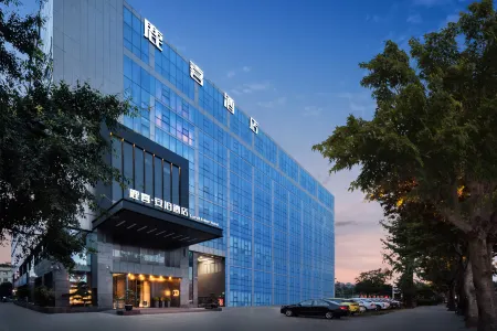 Lucy&Anbar  Hotel Отели рядом с достопримечательностью «Jiaolonggang Zhanshi Center»